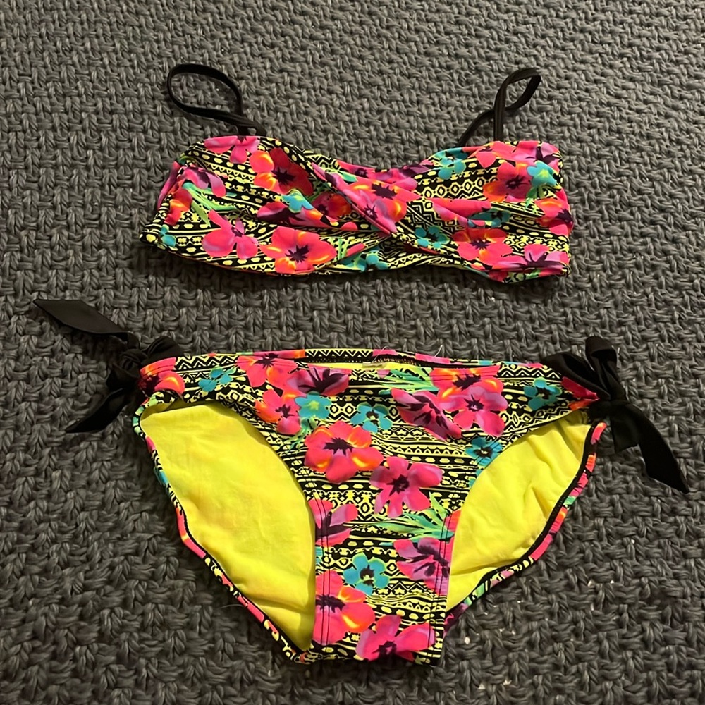 Hawian bathing suit in size 14